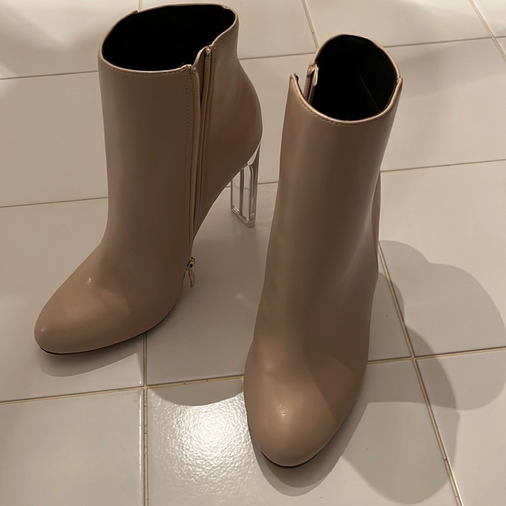 X2B boots size 8